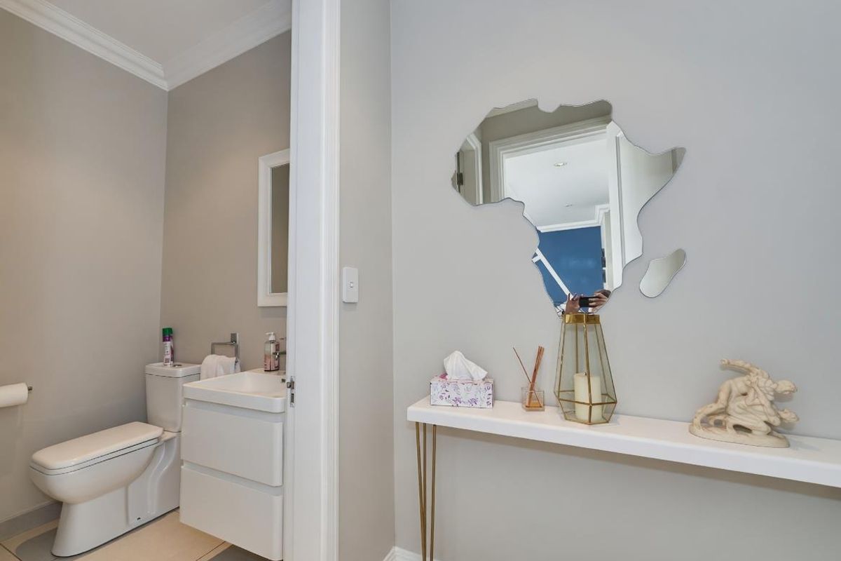 LONDON-STYLE FULLY FURNISHED GORGEOUS TOWNHOUSE FOR RENT IN THE HEART OF BRYANSTON!!!!! - Photo 4