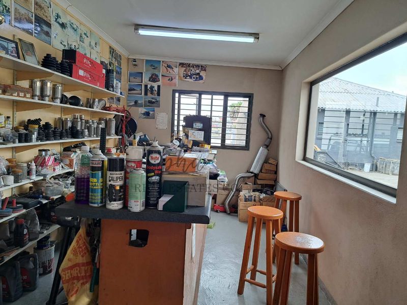 Business premises for sale in  CBD area in Walvis Bay - Photo 5