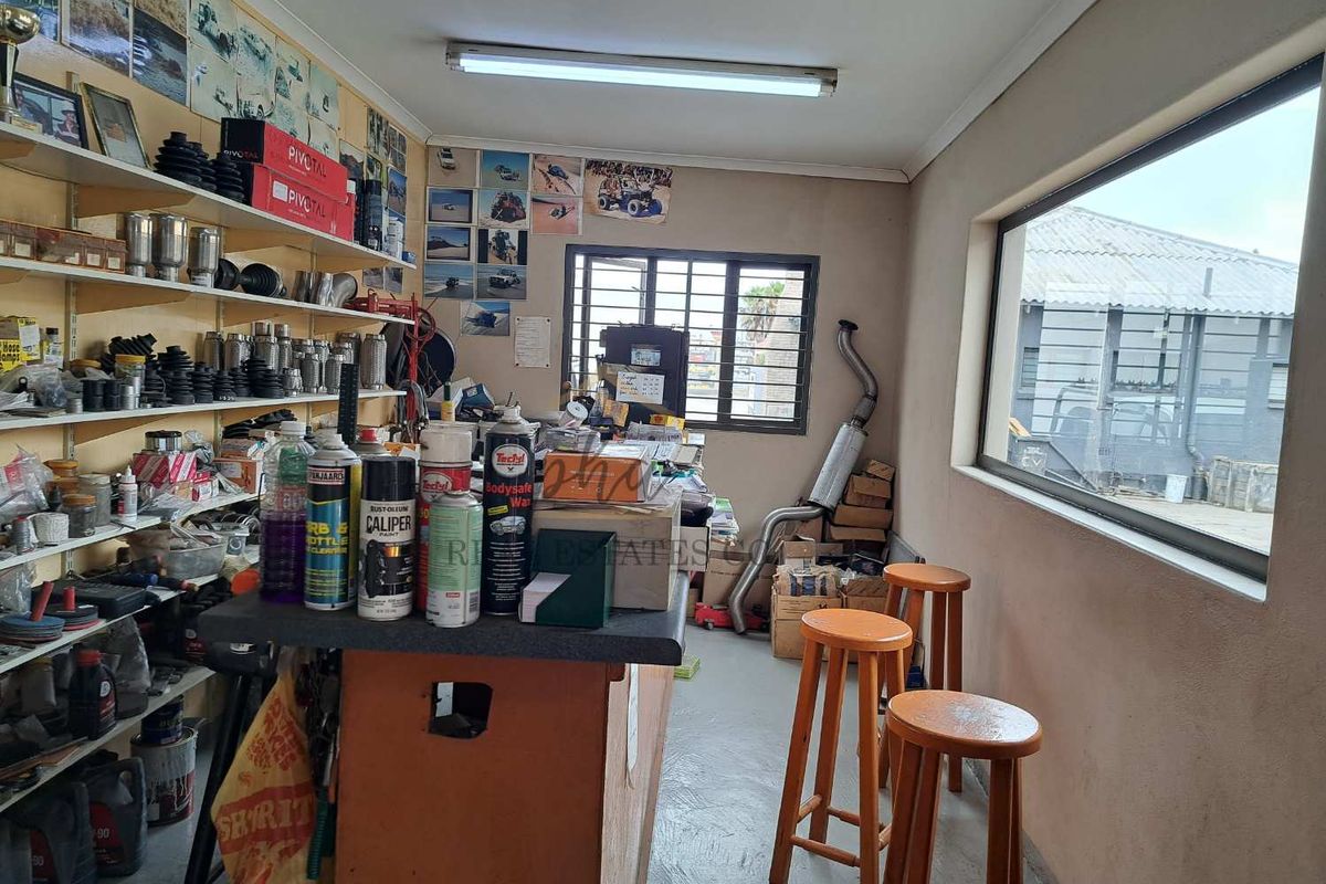 Business premises for sale in  CBD area in Walvis Bay - Photo 5