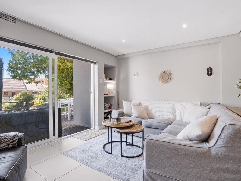 Beautifully Furnished Garden Apartment in a Peaceful Neighbourhood - Photo 3