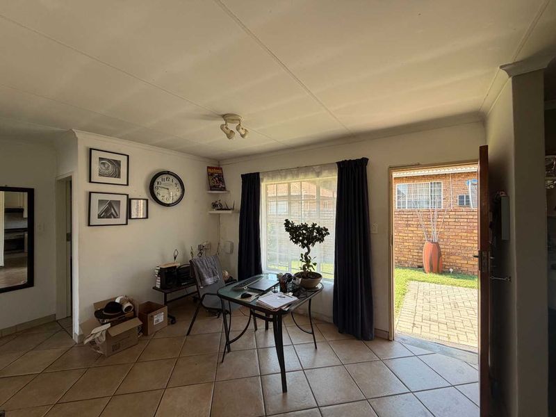 Charming 2-Bedroom Townhouse with Garden & Patio -  In a secure estate! - Photo 5