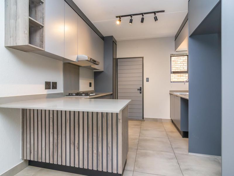 Secure estate living modern three bedroom home with quality finishes - Photo 9