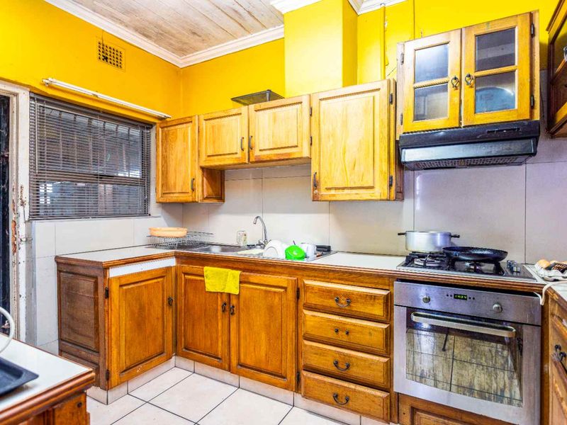 Beautiful 3 Bedroom Home For Sale In Brooklyn - Photo 5