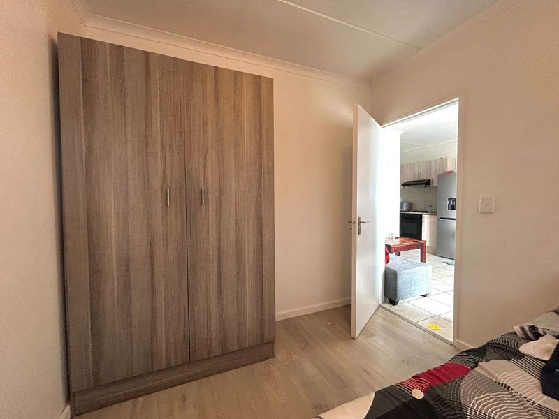 Ground Floor Lock Up And Go - Photo 6