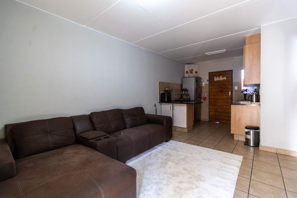 2 bedroom apartment for sale in a security estate - Photo 5