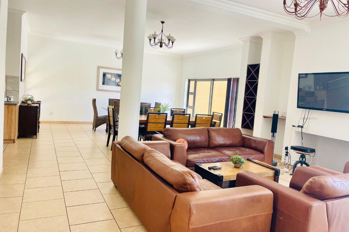 Beautiful 4 Bedroom Double-Storey house🏠 for sale in Langstrand. - Photo 4