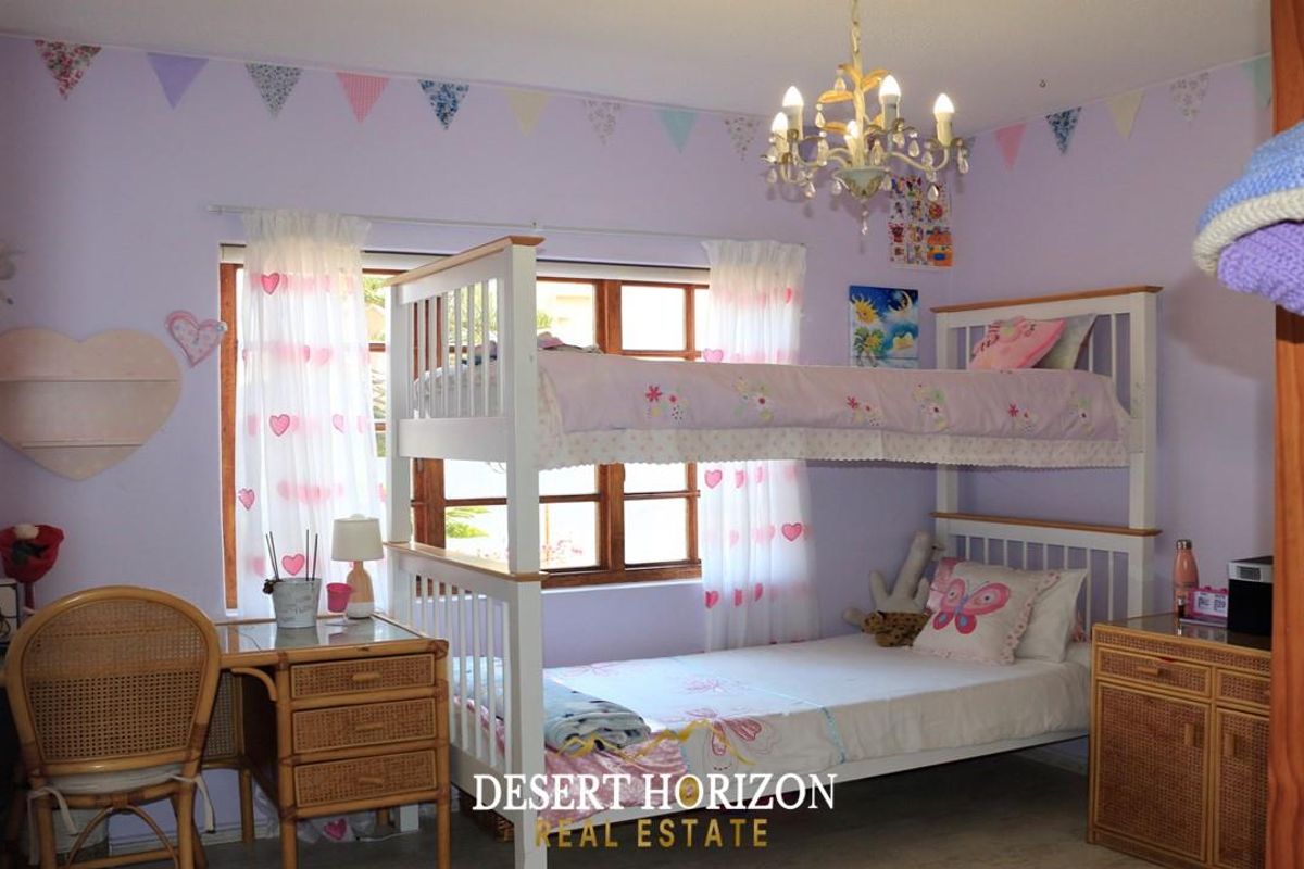 Swakopmund, Vogelstrand | Flexible living: 2 kitchens, perfect for Airbnb or multi-gen families - Photo 5