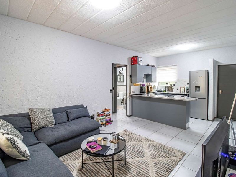 One bedroom apartment for sale in Lonehill - Photo 4