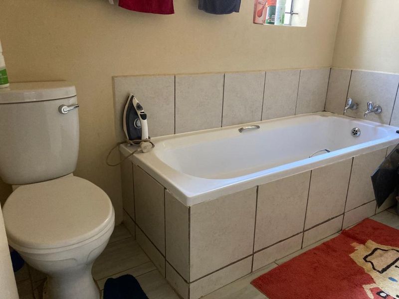 Excellent Value Clayville R 680 000 !! - Photo 8