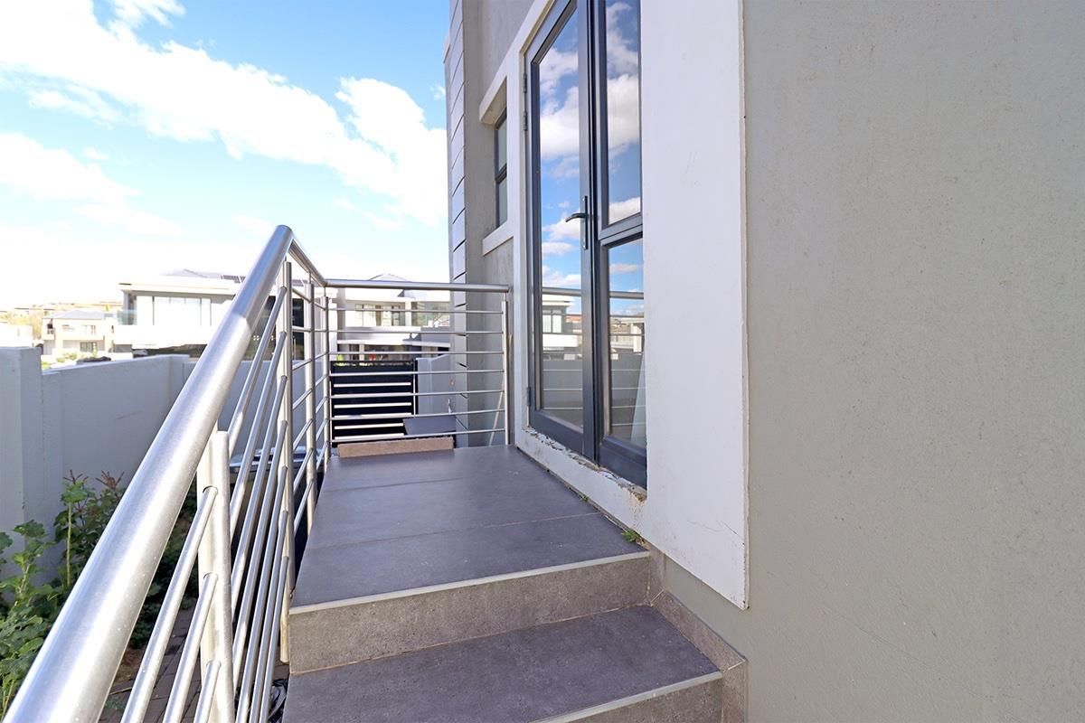 4 Bedroom House for Sale in Blue Valley Golf Estate - Photo 3