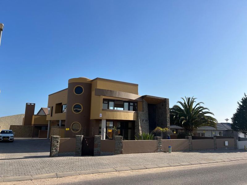 Hot property for sale - Photo 2