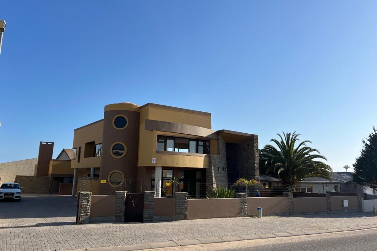 Hot property for sale - Photo 2