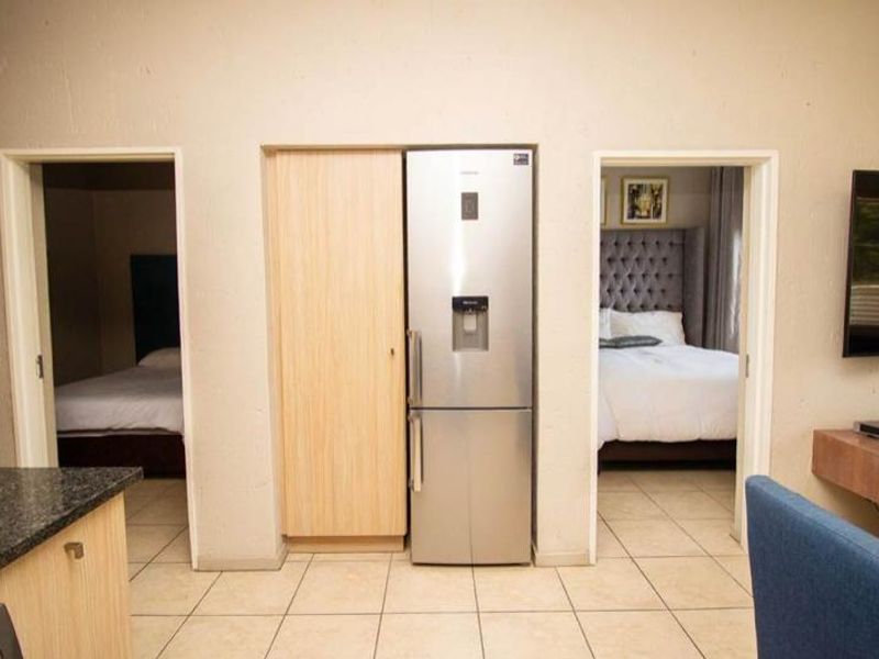 Fully Furnished 2 Bedroom Apartment - Photo 9