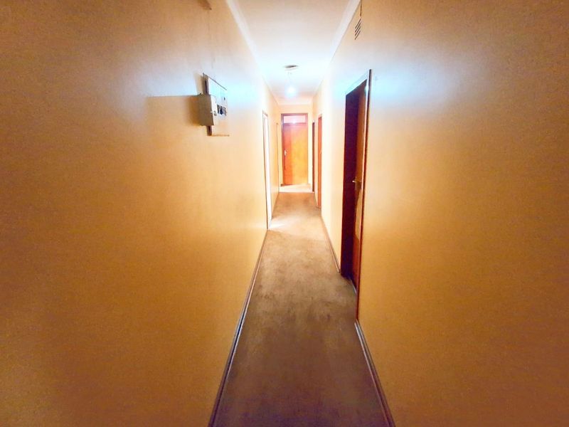 "Lovely residential property located in the lush surroundings of Bezuidenhout Valley, Johannesburg" - Photo 7