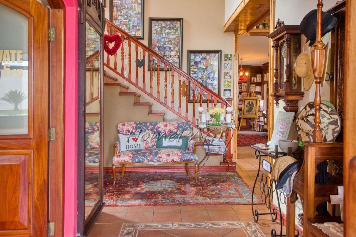 Meersig, Walvis Bay:  Upmarket LAGOON VIEW home on MILLIONAIRE's DRIVE - Photo 2