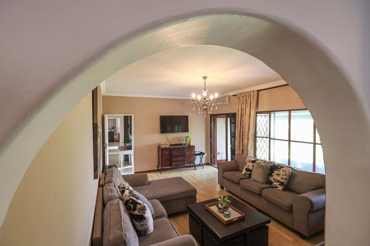 Spacious Family Home on 2303m2 | 4 Beds | Flat Land | Entertainer’s Dream! - Photo 5
