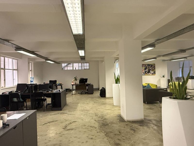 Neat White Boxed office to let in Cape Town CBD - Photo 2