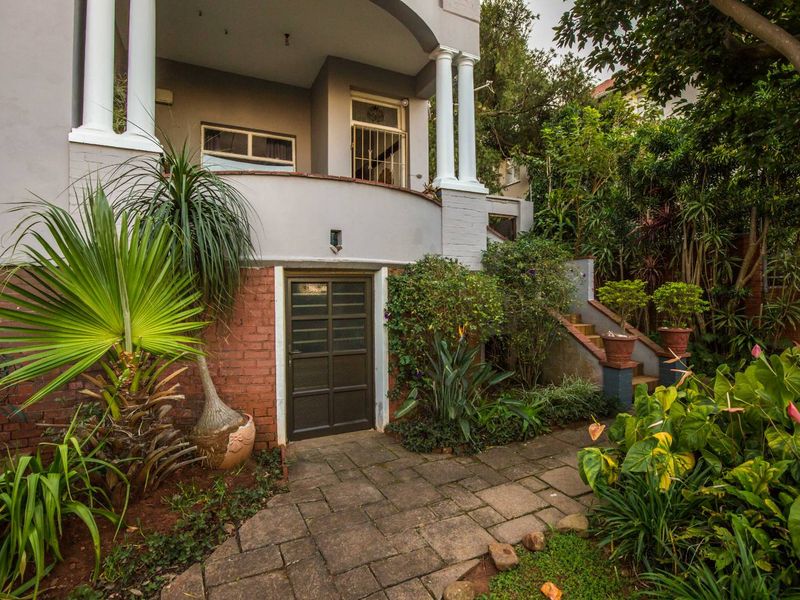 Modern Townhouse - Photo 9