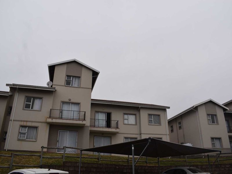 Well positioned apartment in sought ater complex! - Photo 3