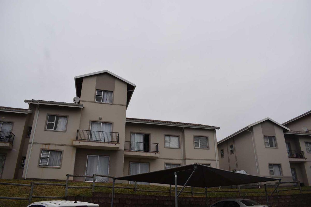 Well positioned apartment in sought ater complex! - Photo 3