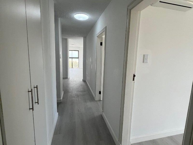 VIEWS and 2 Secure basement parkings!! - Photo 9