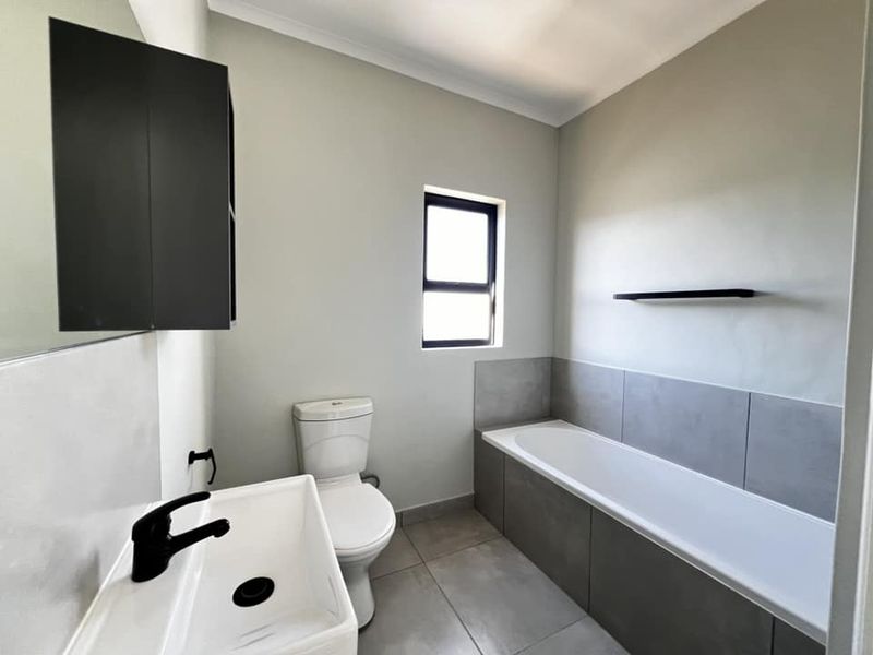 3 Bedroom Townhouse FOR SALE in Kleine Kuppe - Photo 6