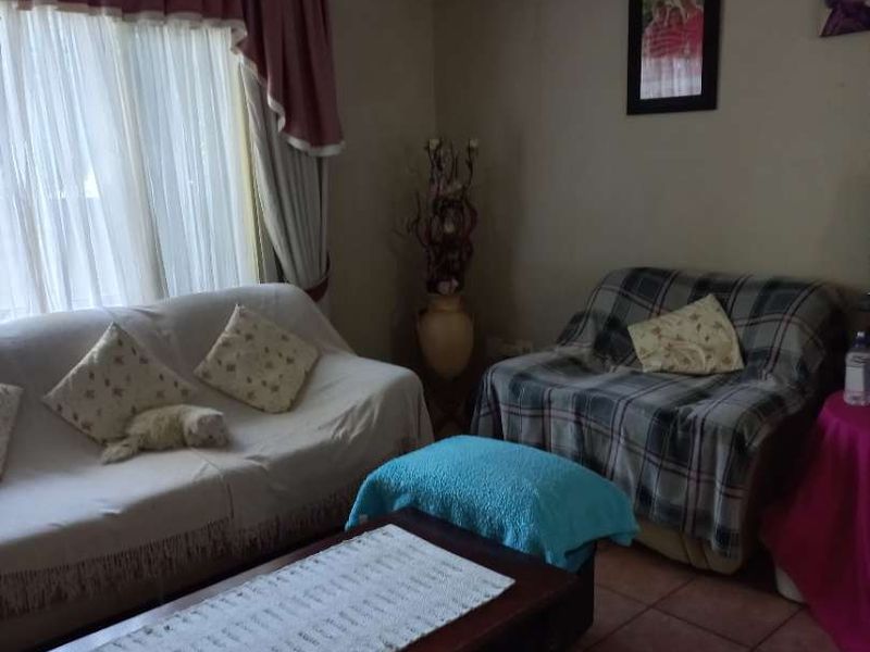 Charing 3-Bedroom Family Home for Sale - Photo 8