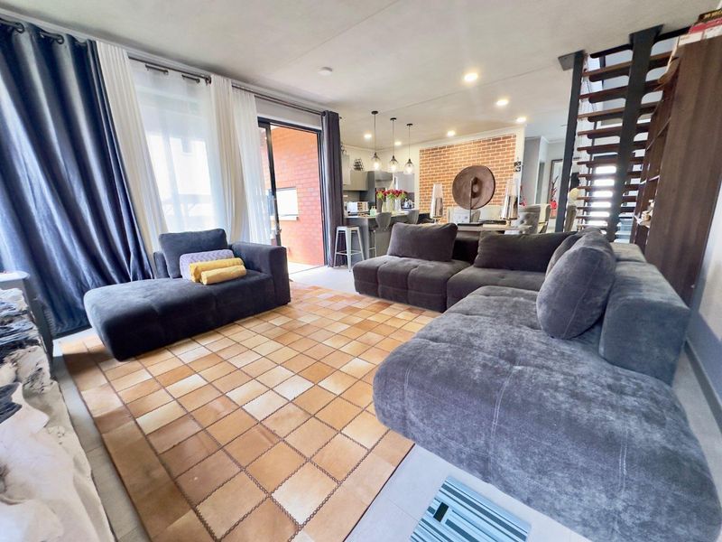 Newly built modern house in sort after secure complex - Photo 3