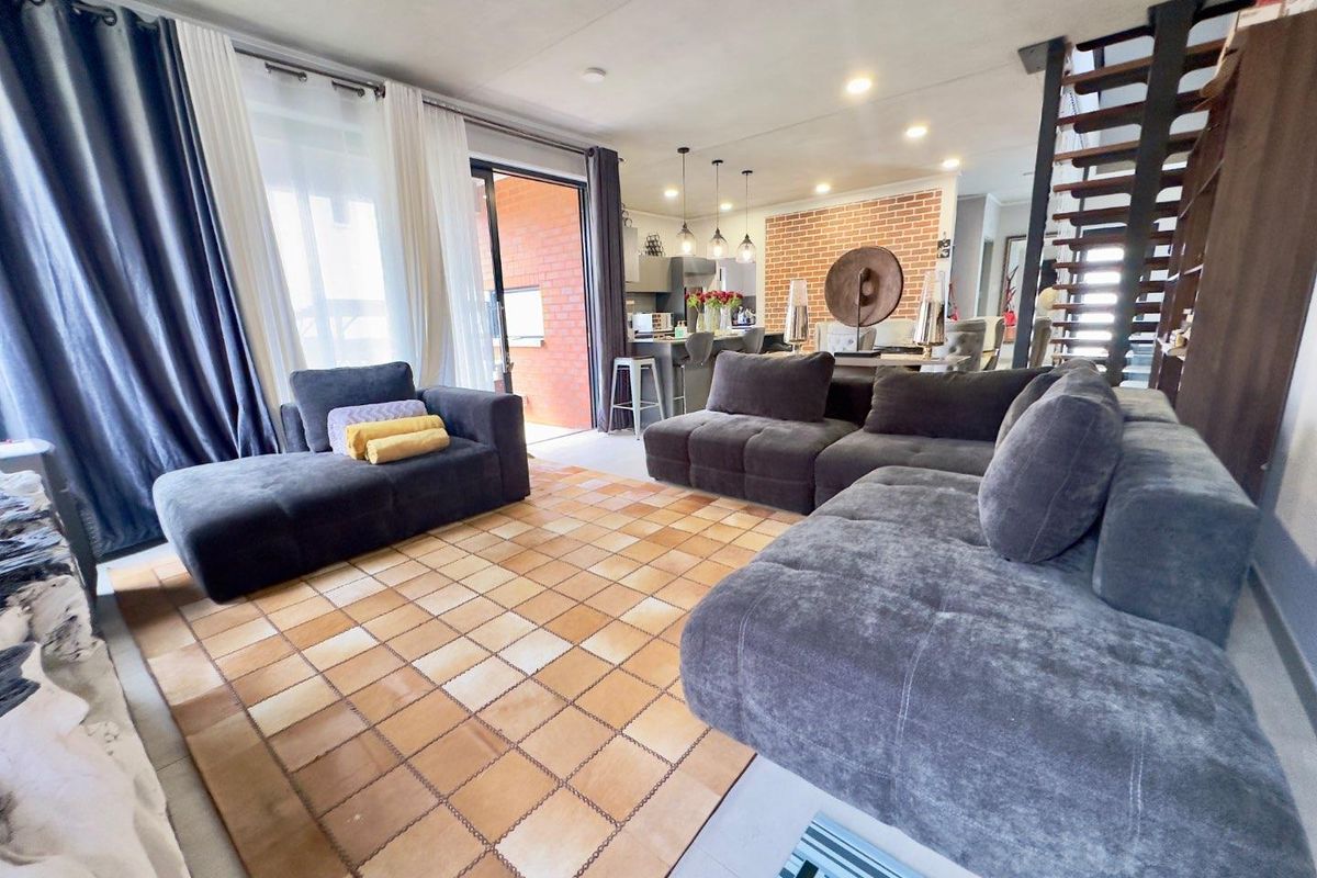 Newly built modern house in sort after secure complex - Photo 3