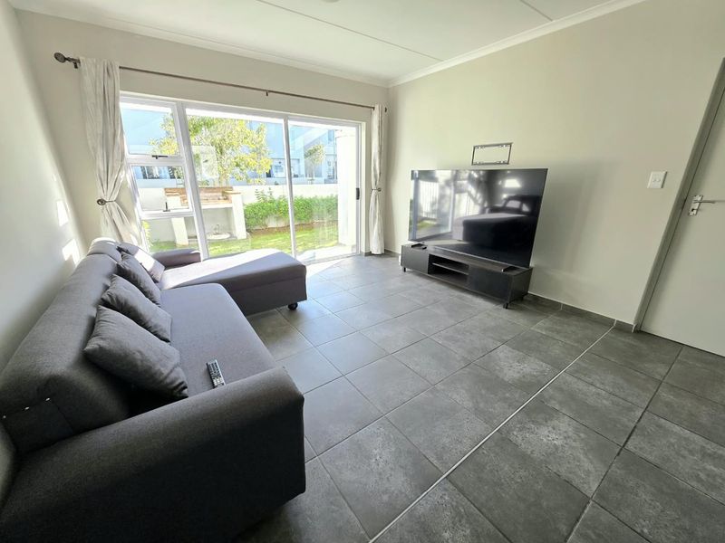 FURNISHED 3-BEDROOM TOWNHOUSE TO RENT IN HAASENDAL - Photo 2