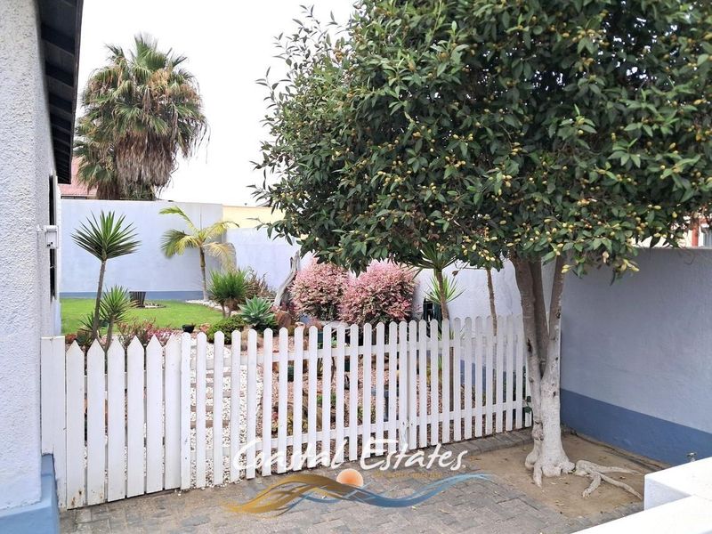 Developer's Dream: Prime Corner Property with Endless Potential - Photo 5