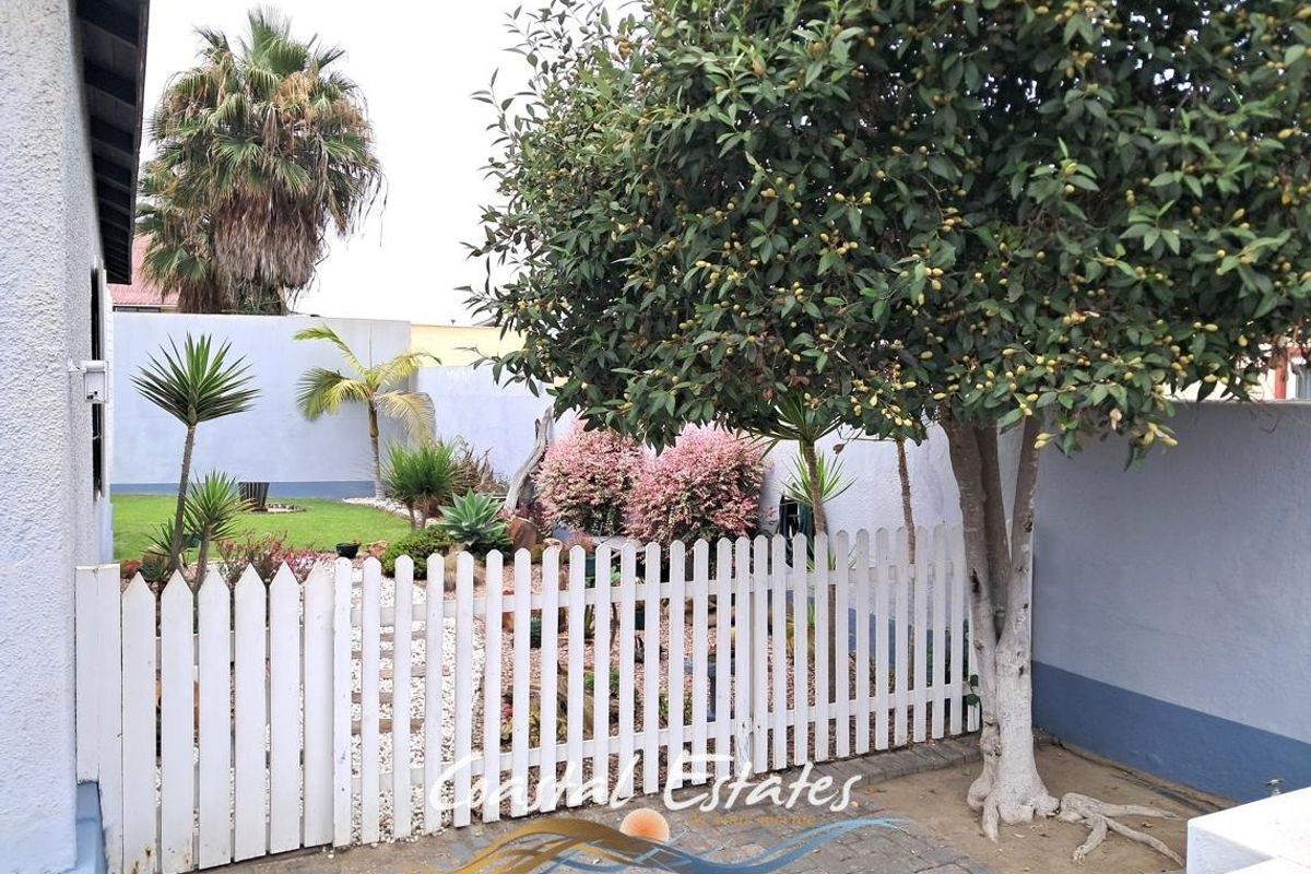 Developer's Dream: Prime Corner Property with Endless Potential - Photo 5