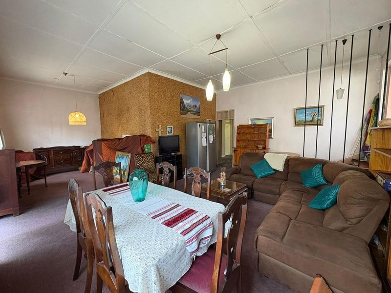 Fabulous Family Home on the Border of Oakdene! - Photo 8