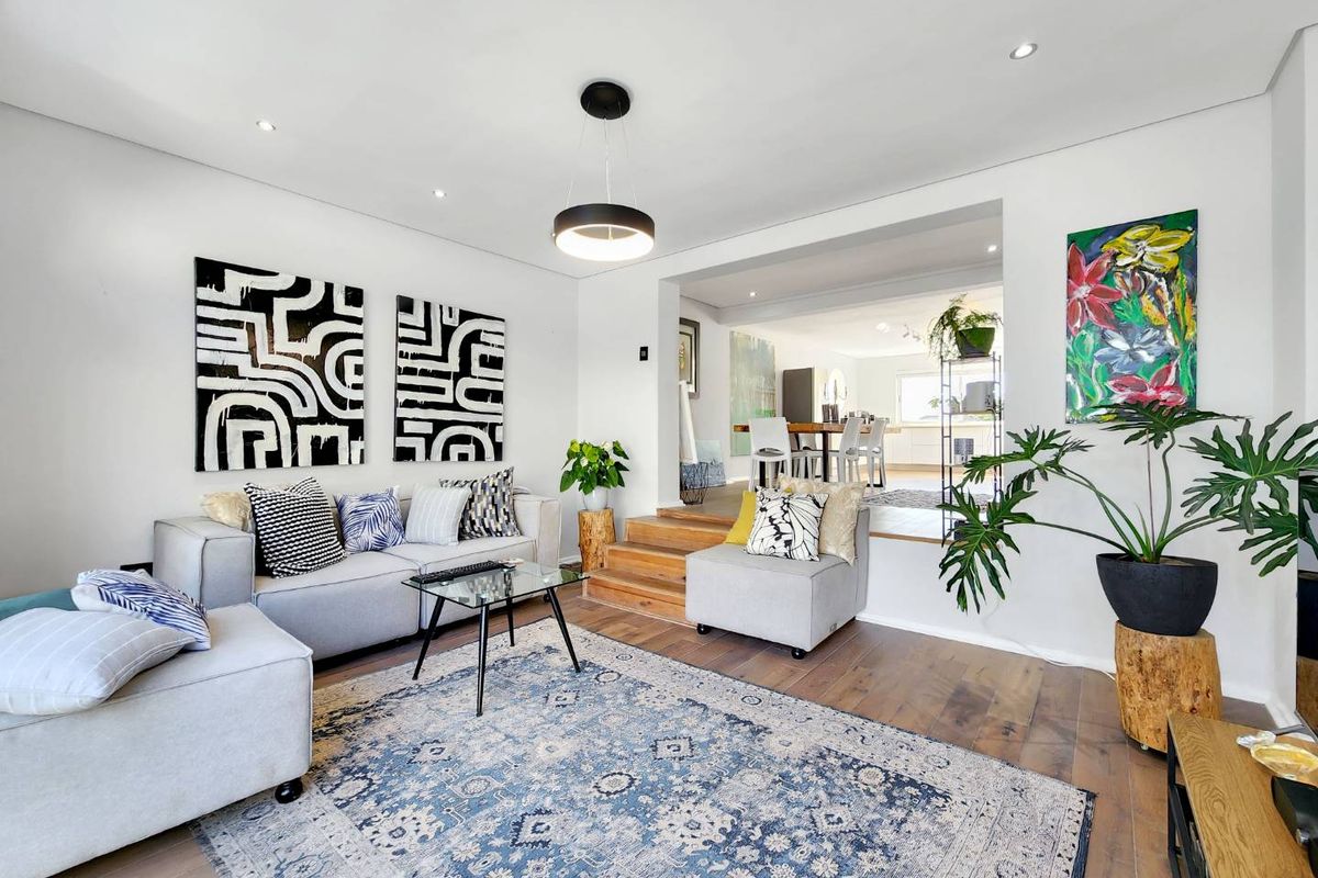 Renovated 3-Bedroom Townhouse in Fresnaye - Photo 2