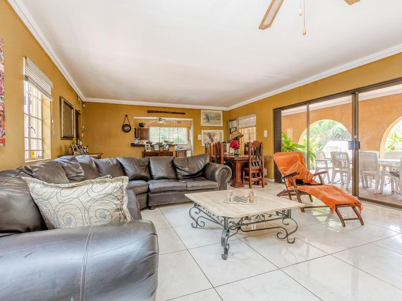 Peaceful Country Living: Two-Bedroom Home with Pool & Two One-Bedroom Cottages! - Photo 4