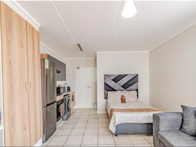 "Stylish 1-Bed in GreenCreek: 5 Mins to The Grove!" - Photo 6