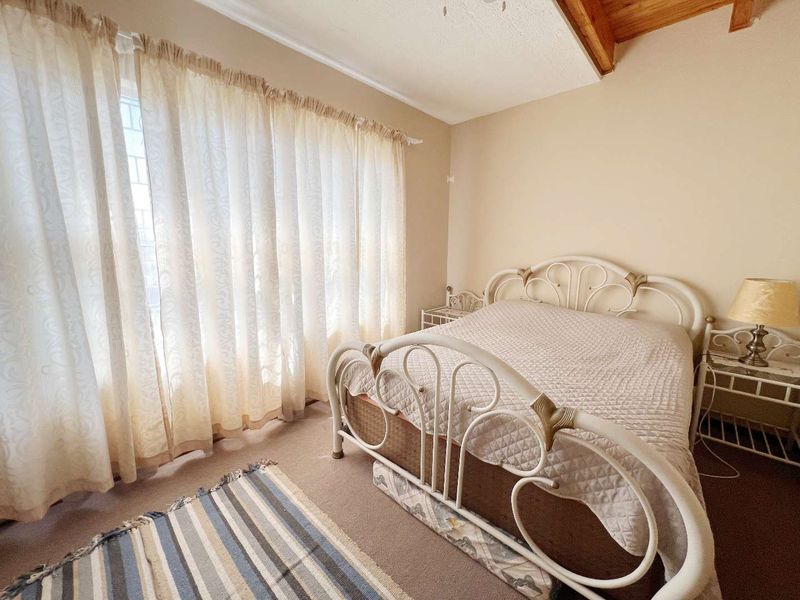 Warm & Inviting - Photo 3