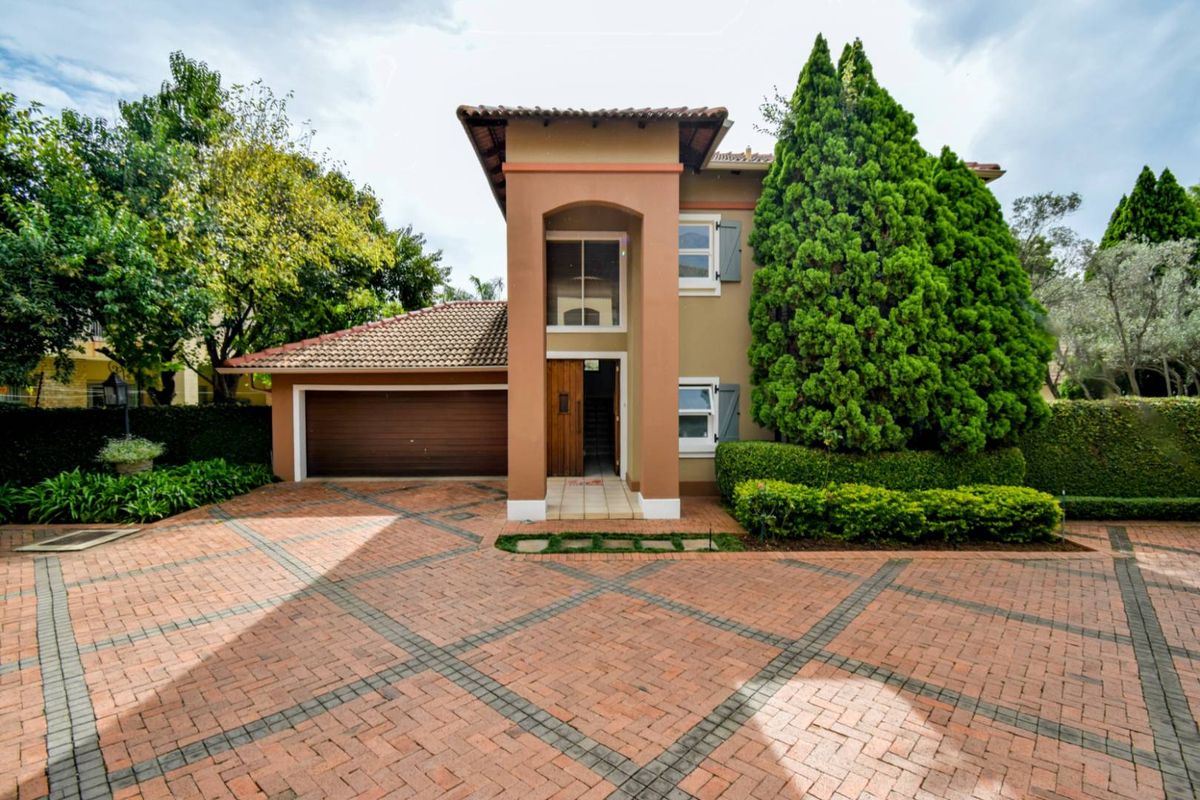 Four bedroom, Full-Title cluster in secure estate - Muckleneuk - Photo 3