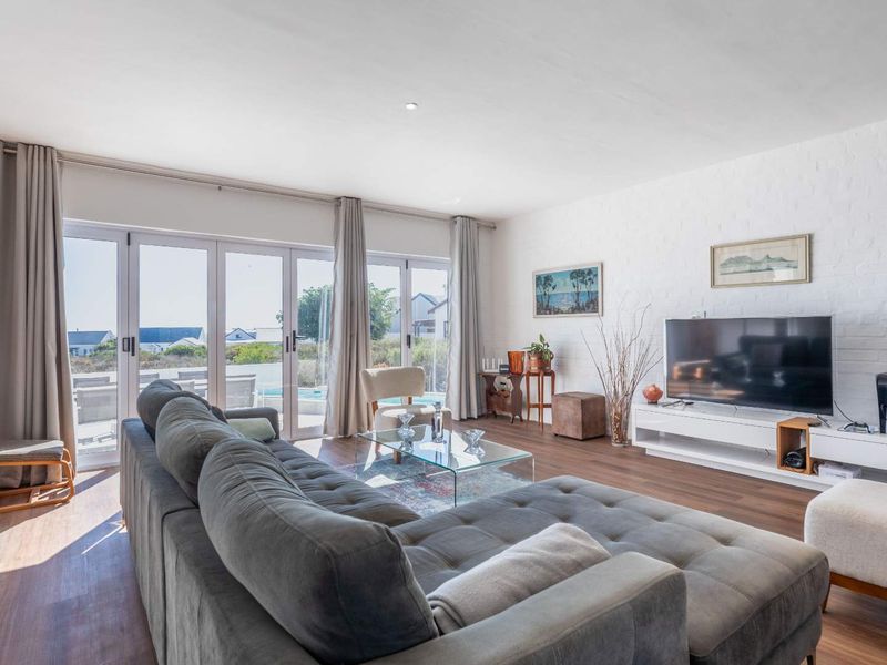 Your New Seaside Home in a Secure Estate - Photo 4