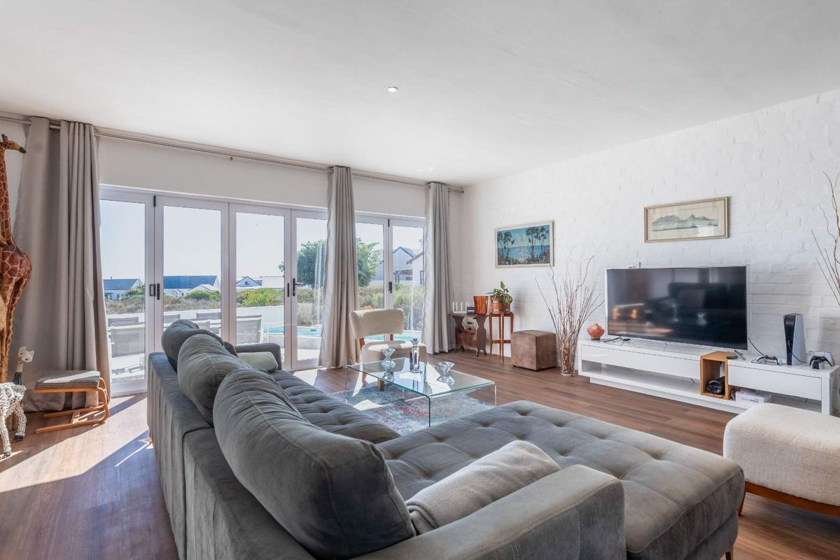 Your New Seaside Home in a Secure Estate - Photo 4