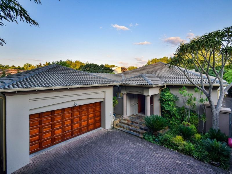 Stunning 5 Bedroom home where location is key! - Photo 5