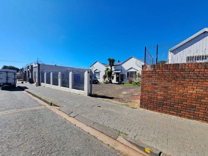 Versatile Business-Zoned Property in South Johannesburg - Photo 2