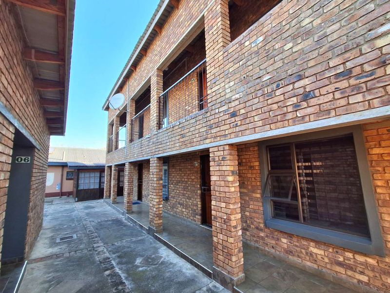 Three bedrooms house with an extra income of R31 000 for sale in Silverton - Photo 4