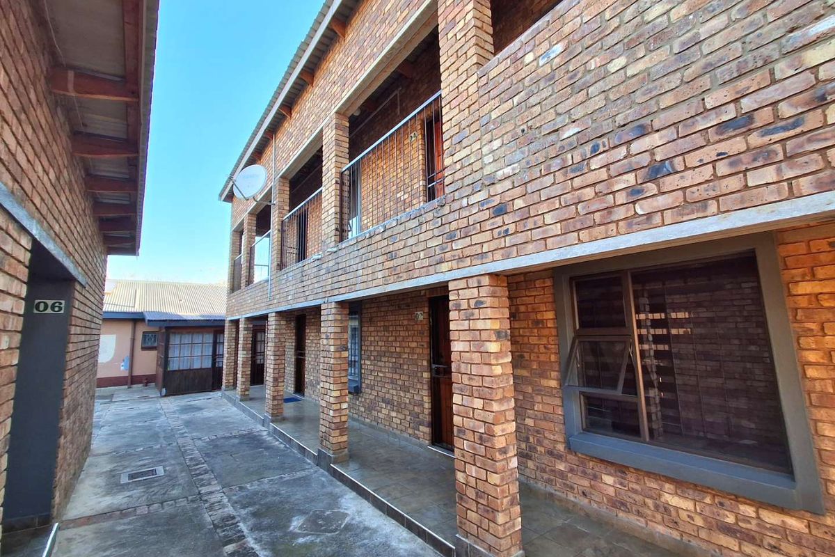 Three bedrooms house with an extra income of R31 000 for sale in Silverton - Photo 4