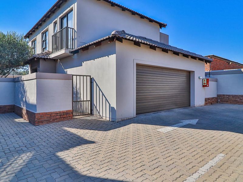 The Perfect Money Can Buy Townhouse - Photo 2