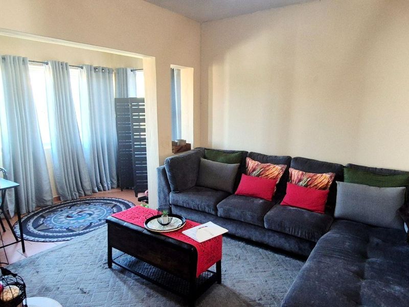 Ground Floor 3-Bedroom Townhouse in a Quiet Cul-de-Sac - Photo 3