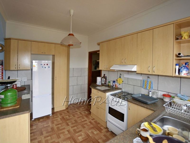 Ext 1, Henties Bay:  Home with Flat is for Sale - Photo 5