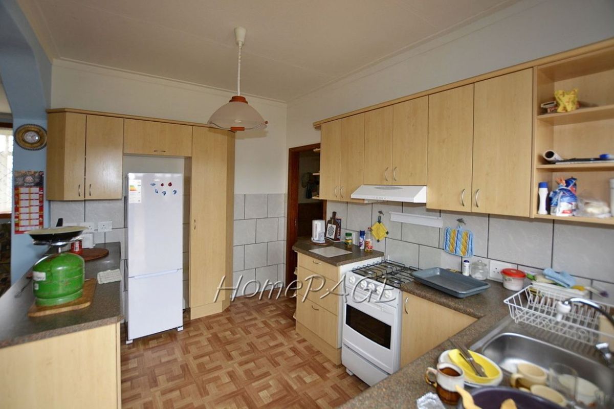 Ext 1, Henties Bay:  Home with Flat is for Sale - Photo 5