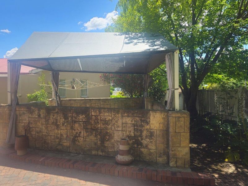 Spacious Family Home with Great Potential - Photo 5