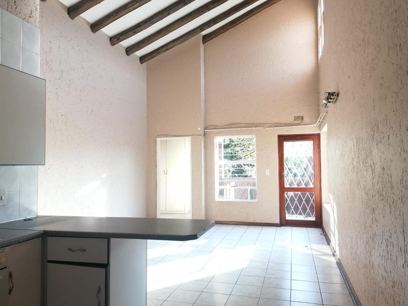 2 Bedroom Townhouse in New Redruth - Photo 2